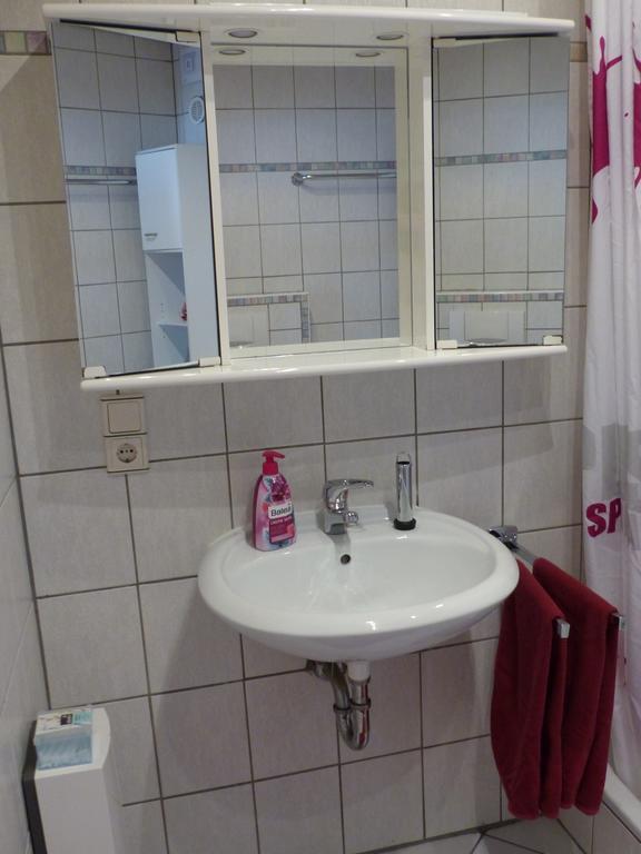 Anja'S Ferienwohnung Alken Exteriör bild